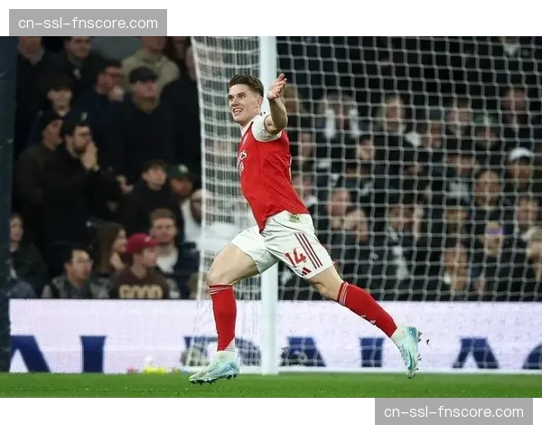 阿森纳4-1双杀热刺，埃泽两战北伦敦德比攻入5球追平亨利纪录