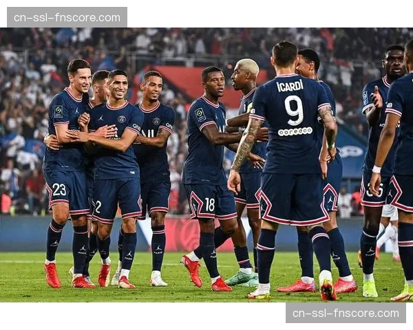 巴黎圣日耳曼迎战尼斯赛前分析：卫冕冠军的防守体系面临速度冲击考验